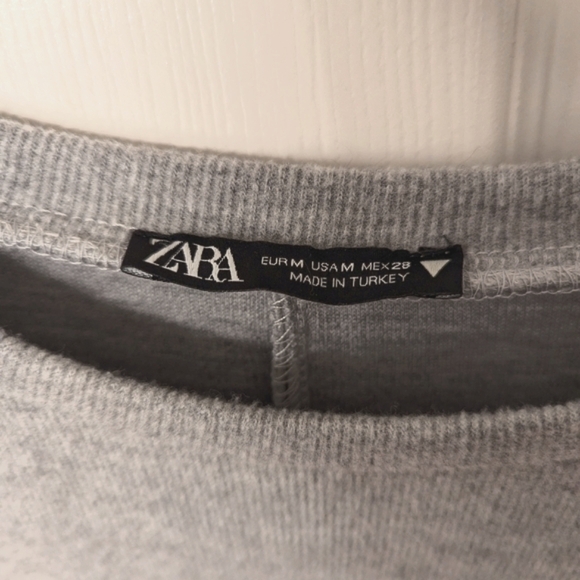 Zara Knit Sleeveless Top with Shoulder Pads, size M, Grey sleeveless top - Picture 3 of 3